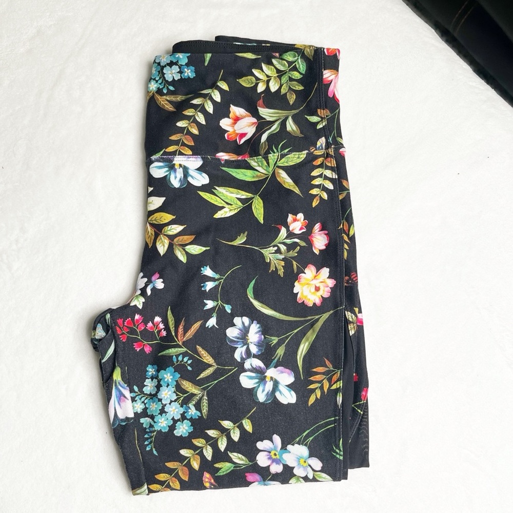 Betsy Johnson performance 7/8 Floral mesh leggings